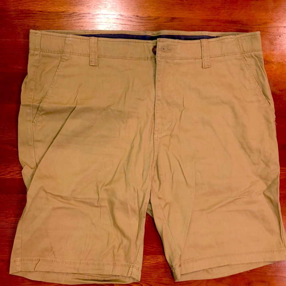 Iron Flex shorts size 40, beige in color.